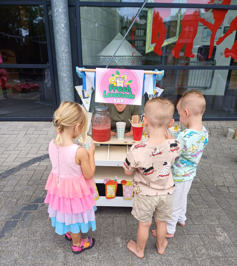 Kunstenmakers tijdens vakantie.jpg